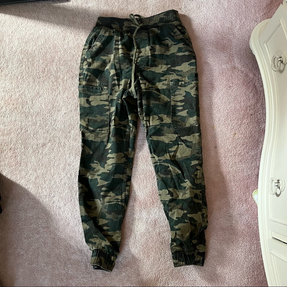 Hollister camouflage high rise joggers